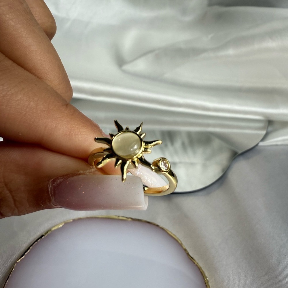 New! 18K plated gold Sunburst Pink Floral Stainless Steel Ring - Picture 10 of 11